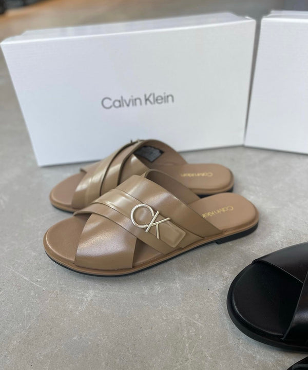 ⁨⁨כפכף Calvin Klein  נשים⁩⁩