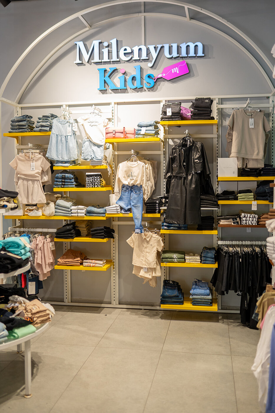 Milenyum Kids branch entrance and displays