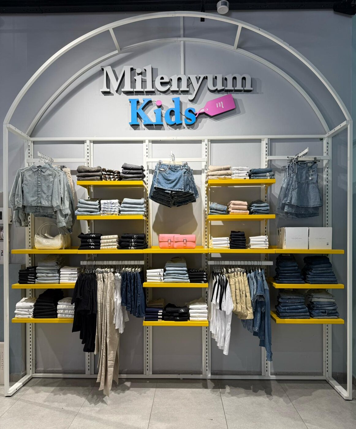 Milenyum Kids branch entrance and displays
