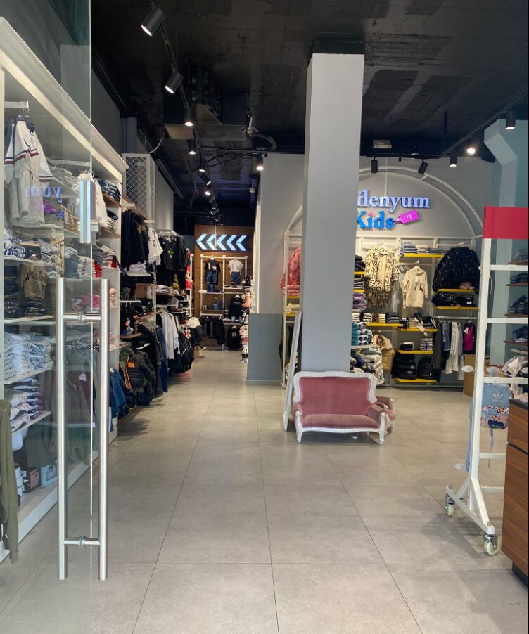 Milenyum Kids store aisle